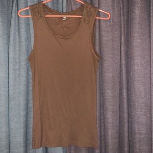 Beige tank top, Lacey detail